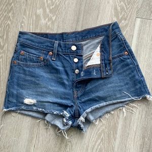 High waisted Levi Jean shorts